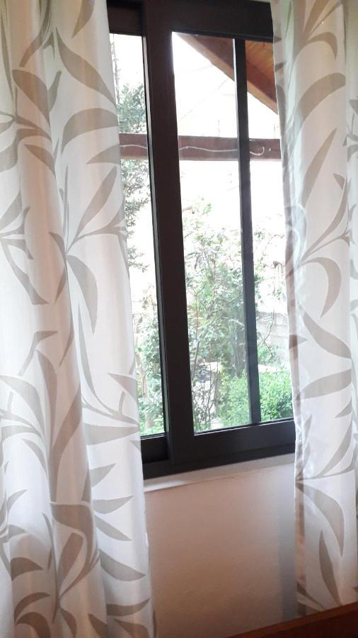 Vila Aliaj Deluxe Groundfloor With Beautiful Garden Apartment Durrës