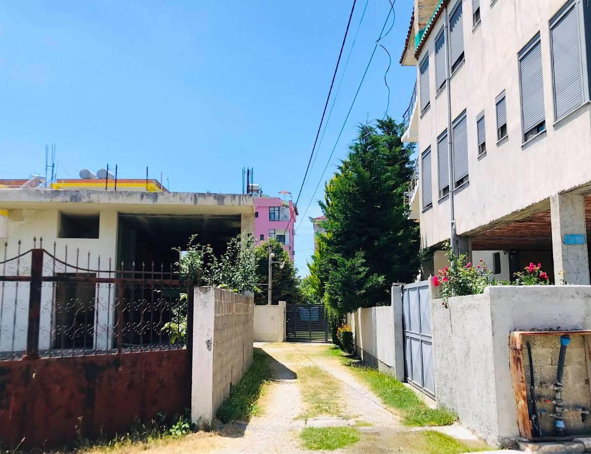 Vila Aliaj Deluxe Groundfloor With Beautiful Garden * Durrës