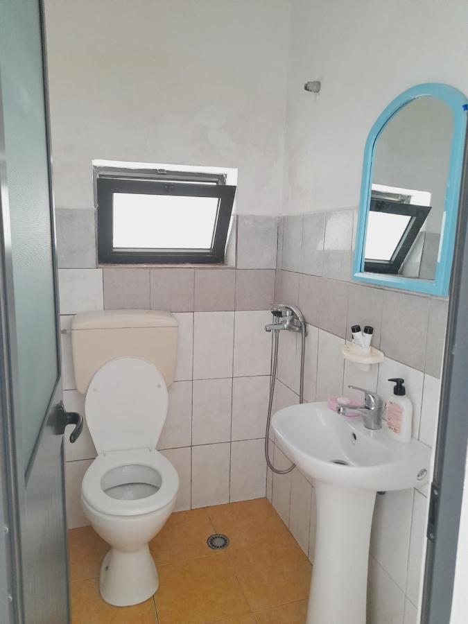 Vila Aliaj Deluxe Groundfloor With Beautiful Garden Apartment *