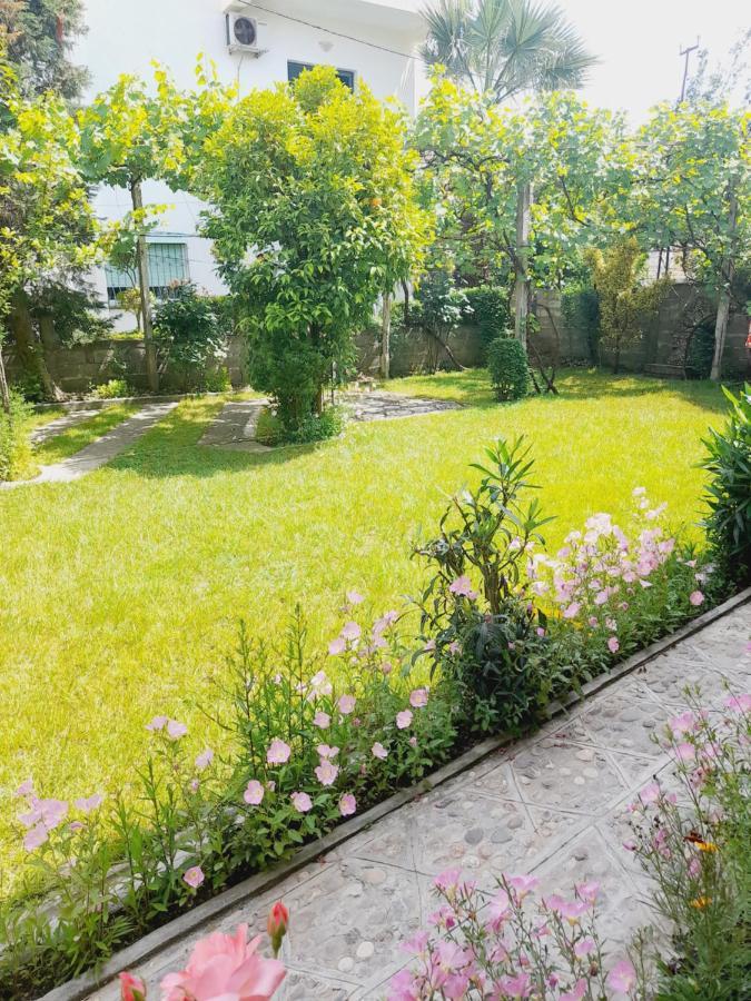 Vila Aliaj Deluxe Groundfloor With Beautiful Garden Apartment *