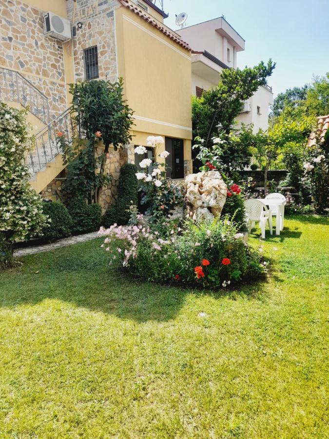 Vila Aliaj Deluxe Groundfloor With Beautiful Garden Apartment Durrës