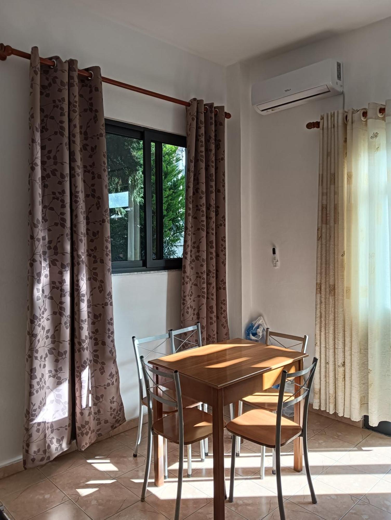 Vila Aliaj Deluxe Groundfloor With Beautiful Garden *