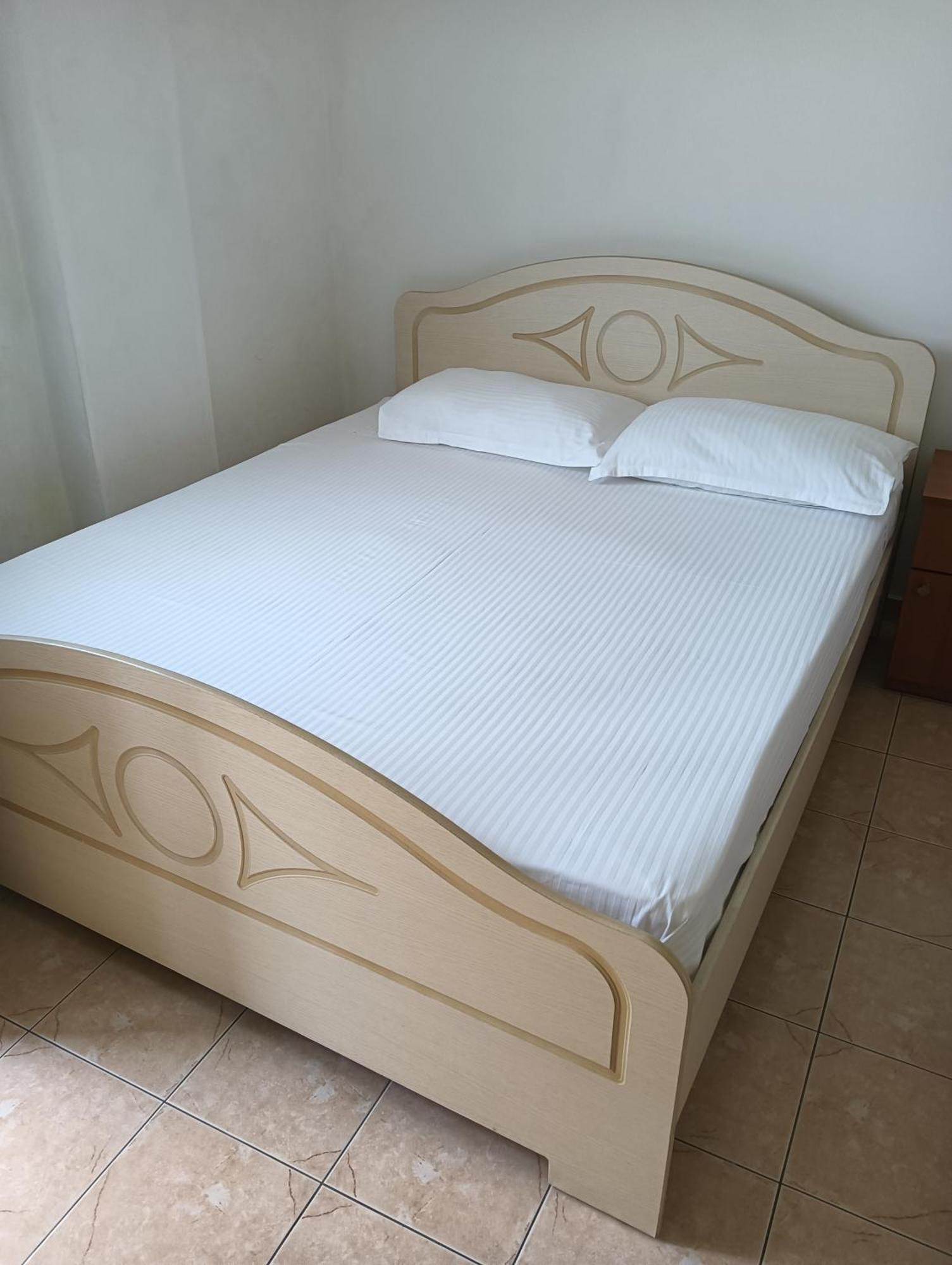 Vila Aliaj Deluxe Groundfloor With Beautiful Garden Apartment *
