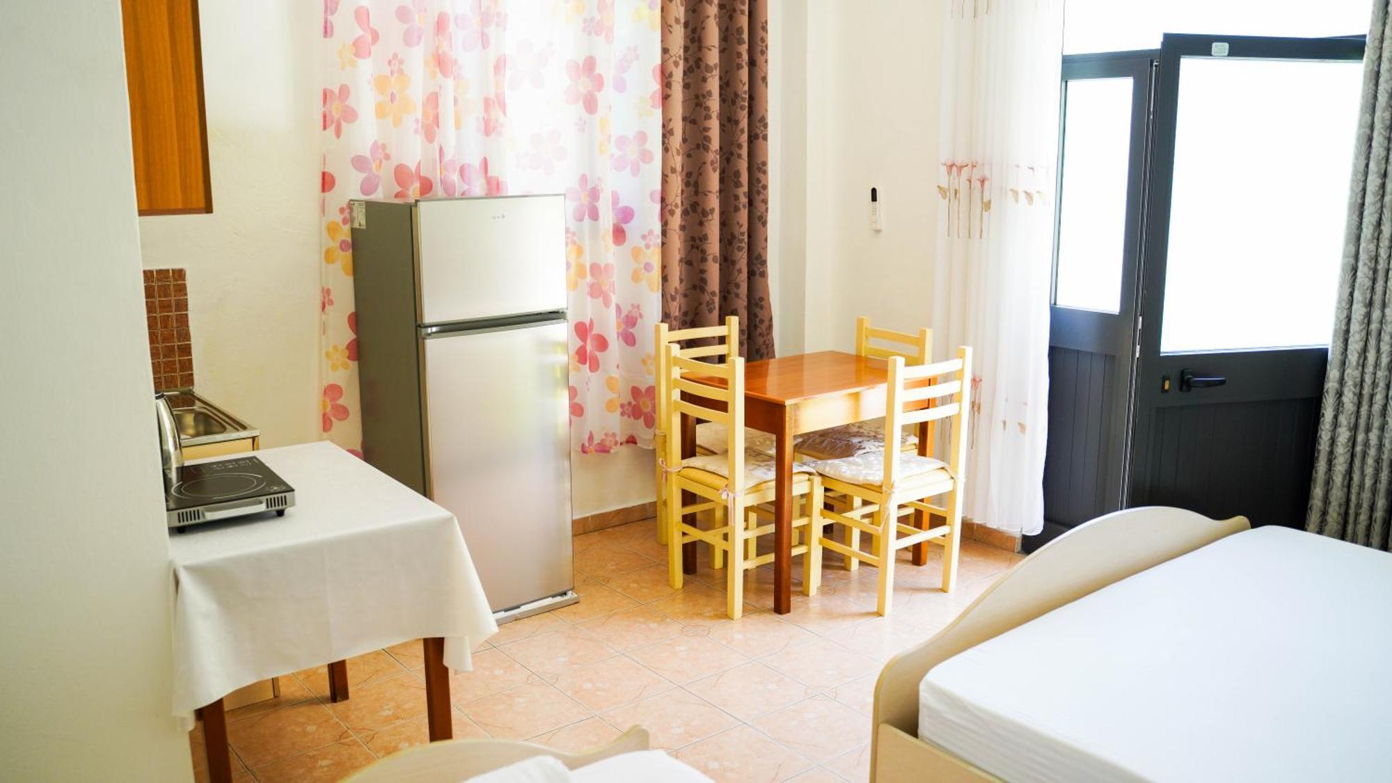 Vila Aliaj Deluxe Groundfloor With Beautiful Garden Apartment *