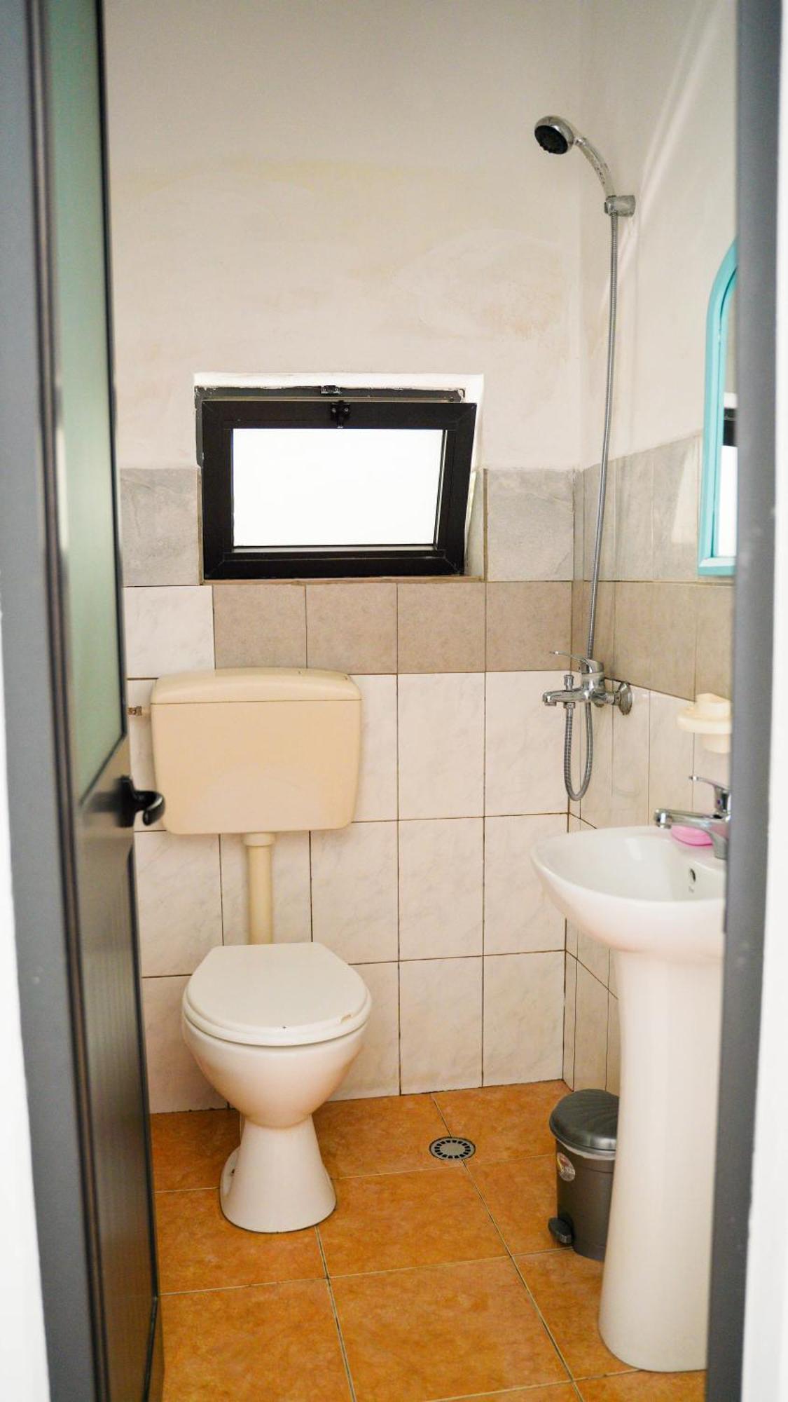 Apartment Vila Aliaj Deluxe Groundfloor With Beautiful Garden Durrës