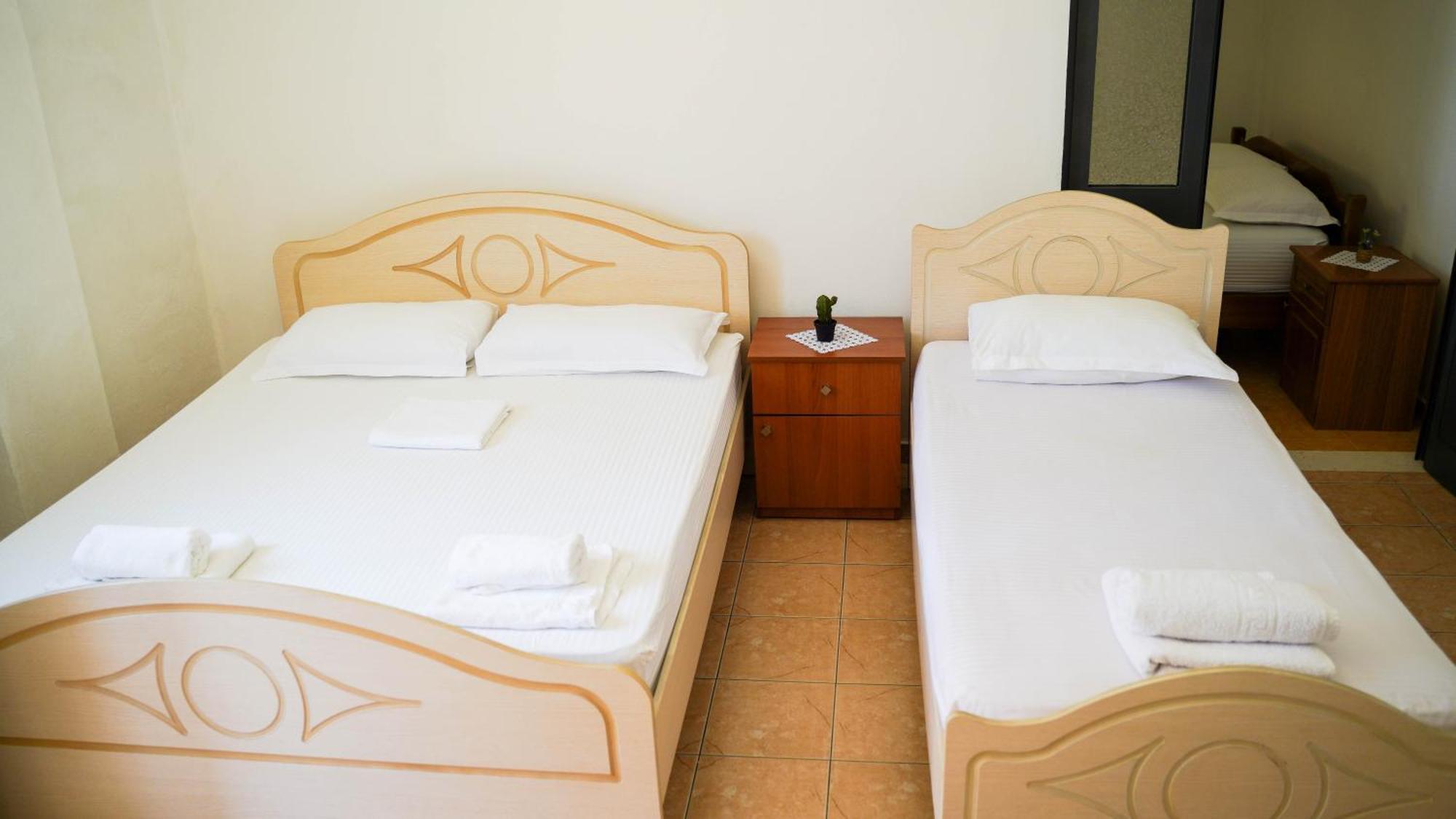Vila Aliaj Deluxe Groundfloor With Beautiful Garden * Durrës