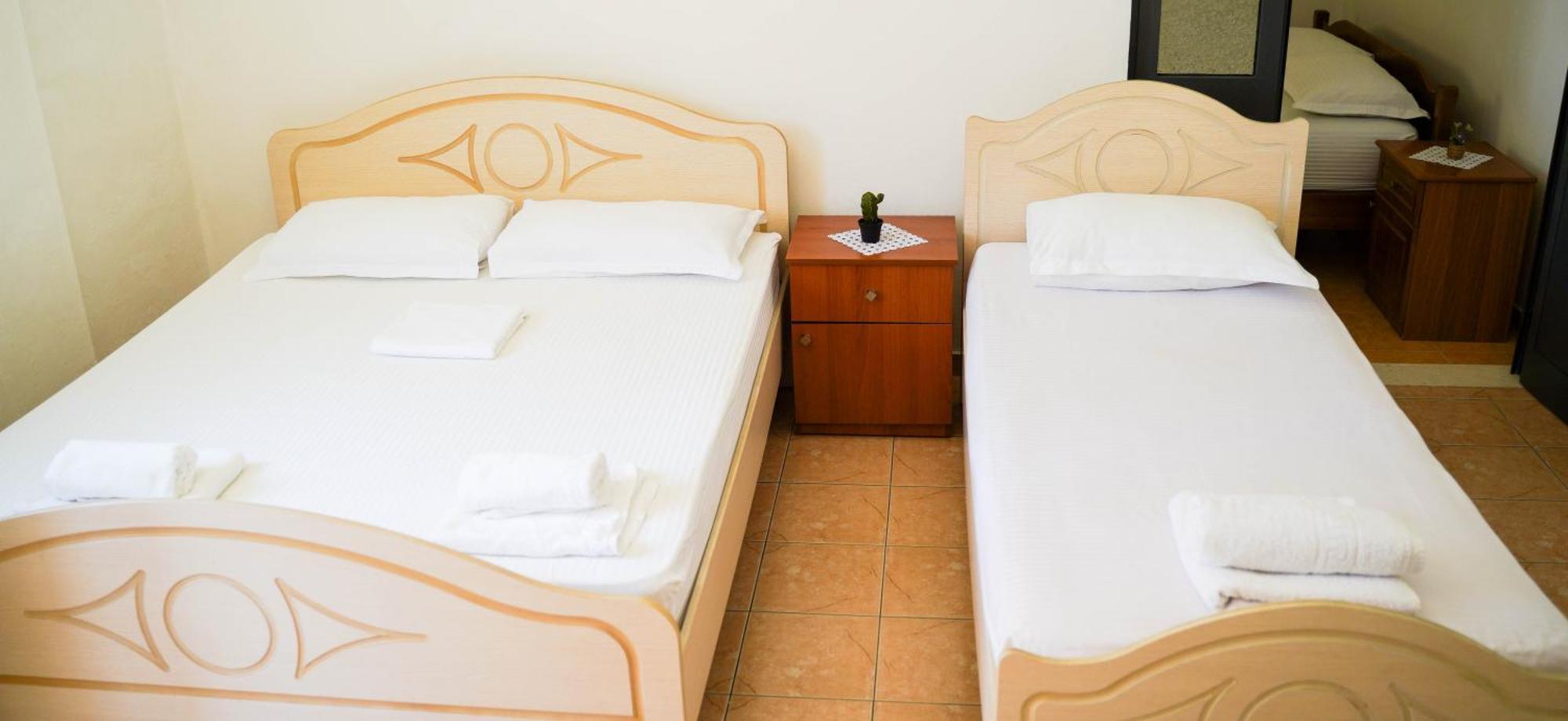 Vila Aliaj Deluxe Groundfloor With Beautiful Garden Apartment