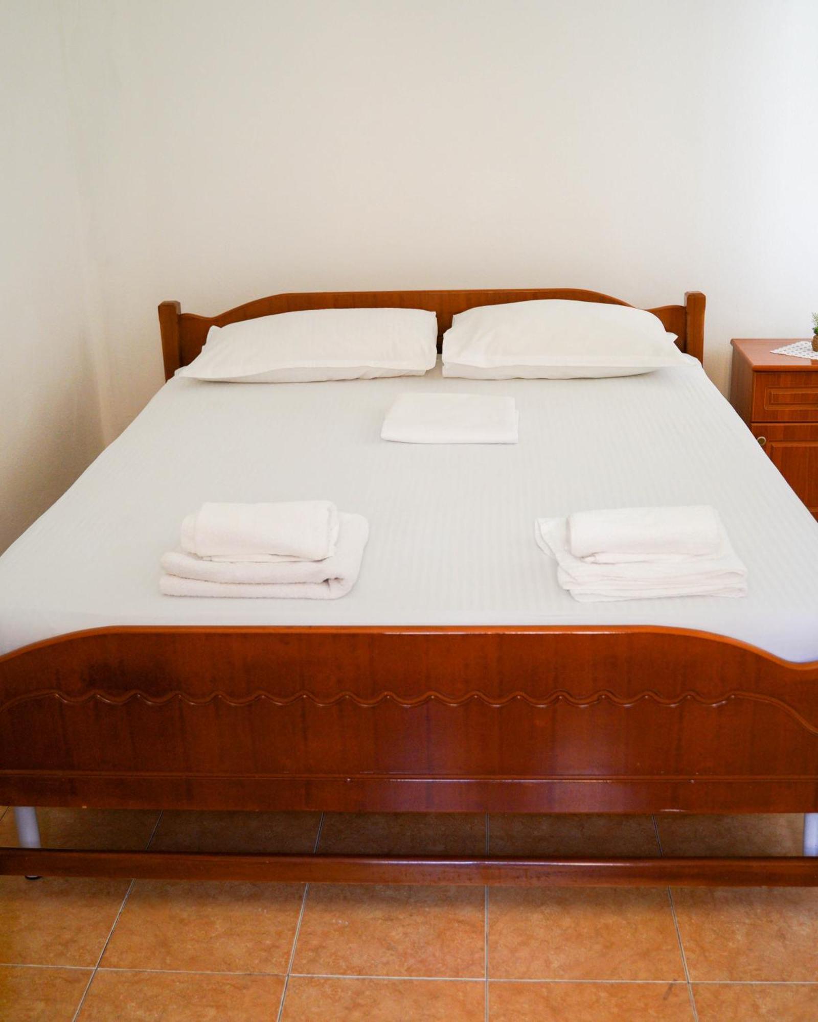 Apartment Vila Aliaj Deluxe Groundfloor With Beautiful Garden *