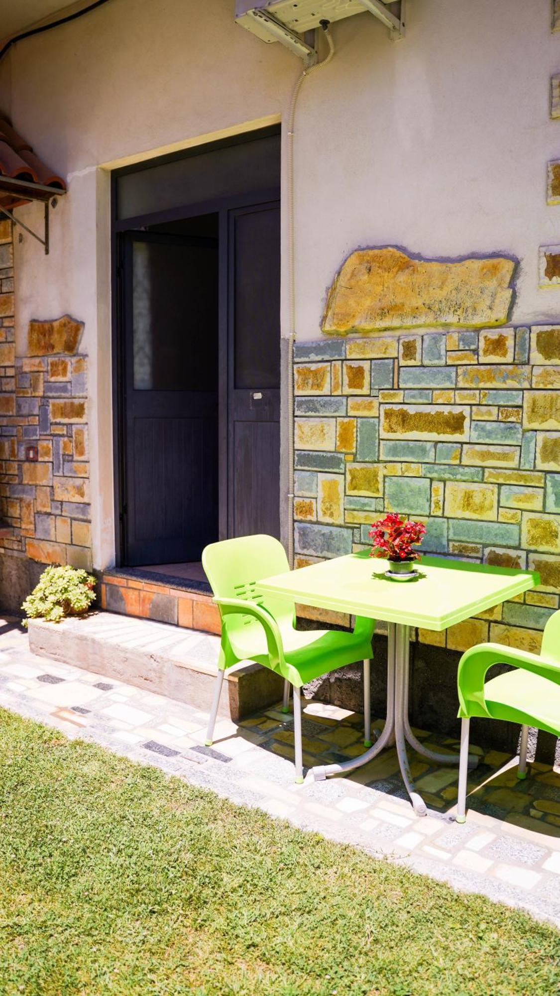 Apartment Vila Aliaj Deluxe Groundfloor With Beautiful Garden Durrës